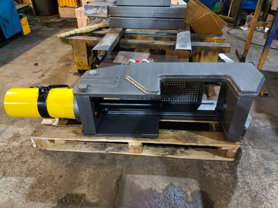 Выпресовщик траковых цепей С-образный ВПС-100 купить с доставкой по всей России