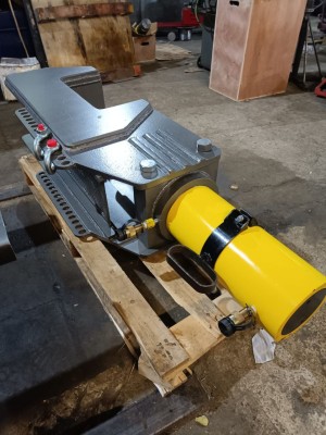 Выпресовщик траковых цепей С-образный ВПС-100