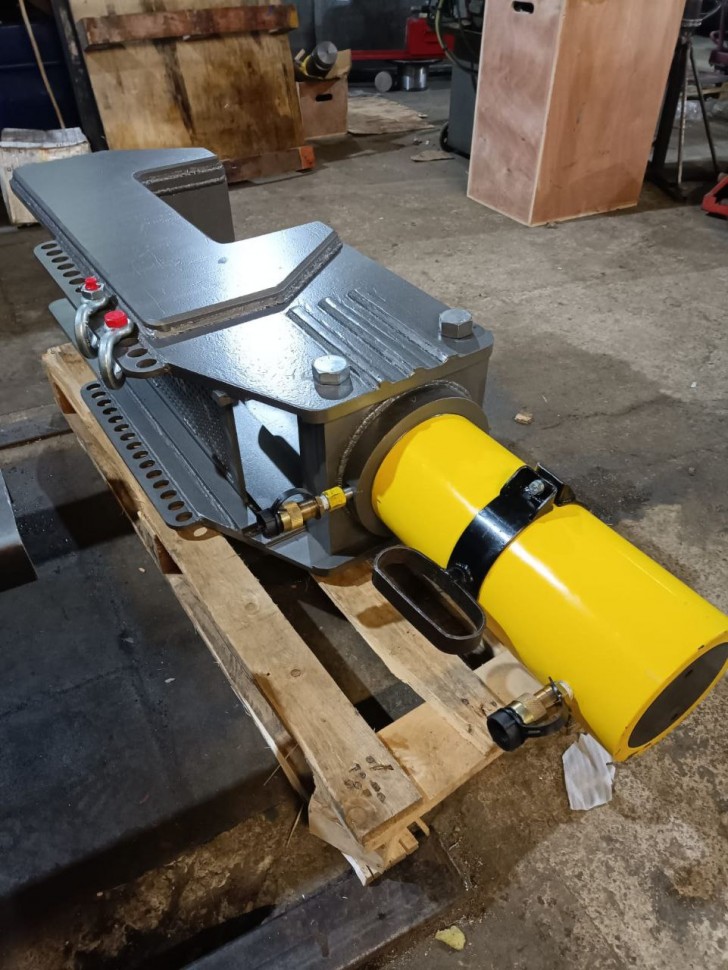 Выпресовщик траковых цепей С-образный ВПС-100 купить с доставкой по всей России